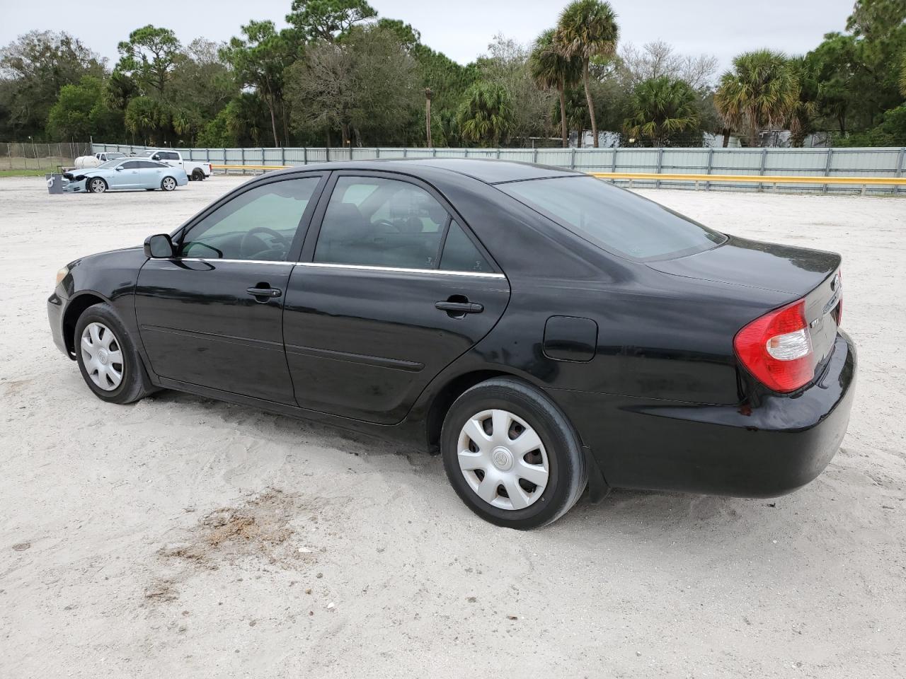 Obraz 2 z 2004 TOYOTA CAMRY LE 2004 z VIN 4T1BE32K64U308665