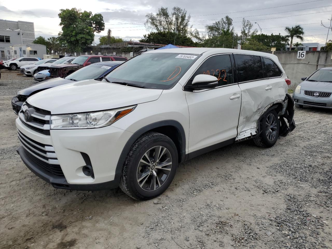 Obraz 1 z 2019 TOYOTA HIGHLANDER LE 2019 z VIN 5TDZARFH8KS044253
