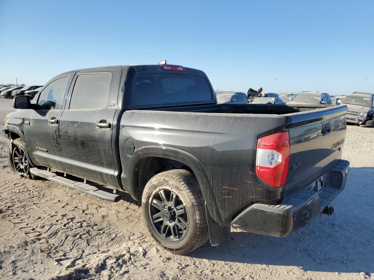 Изображение 2 2021 TOYOTA TUNDRA CREWMAX SR5 2021 с VIN 5TFDY5F1XMX030563