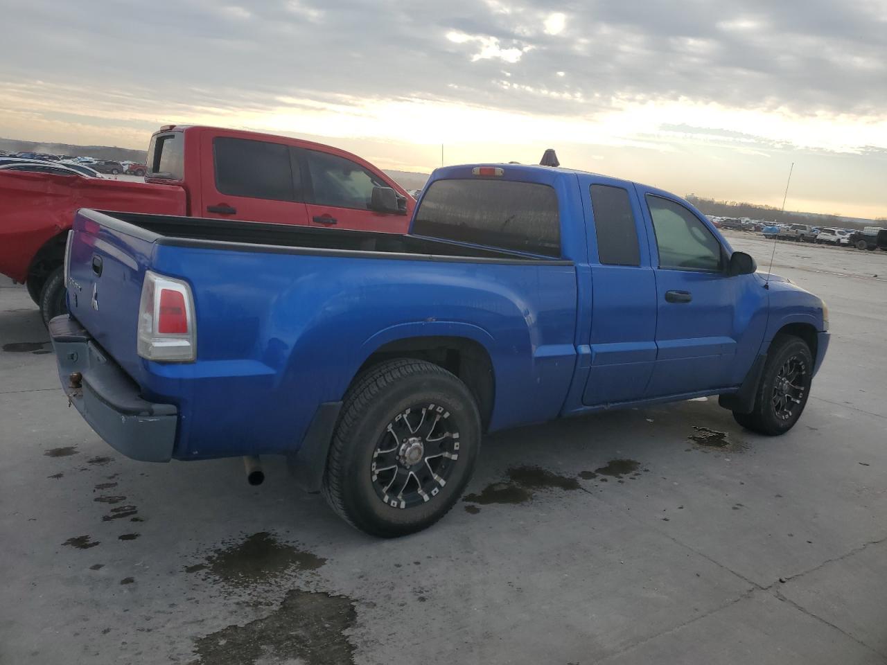 Image 3 of 2007 MITSUBISHI RAIDER LS 2007 with VIN 1Z7HC22K07S213182