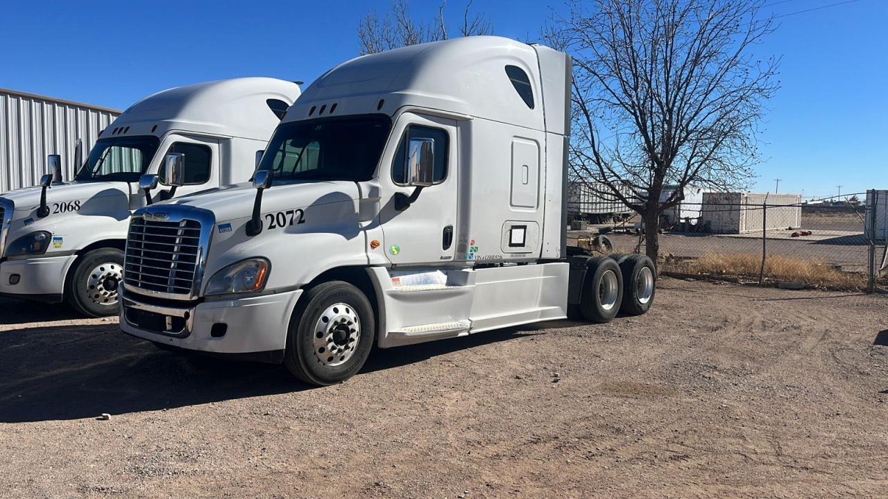 Image 2 of 2016 FREIGHTLINER CASCADIA 125  2016 with VIN 3AKJGLD59GSH05216