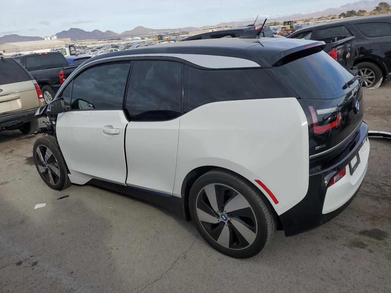 Obraz 2 z 2018 BMW I3 REX 2018 z VIN WBY7Z4C5XJVD96530