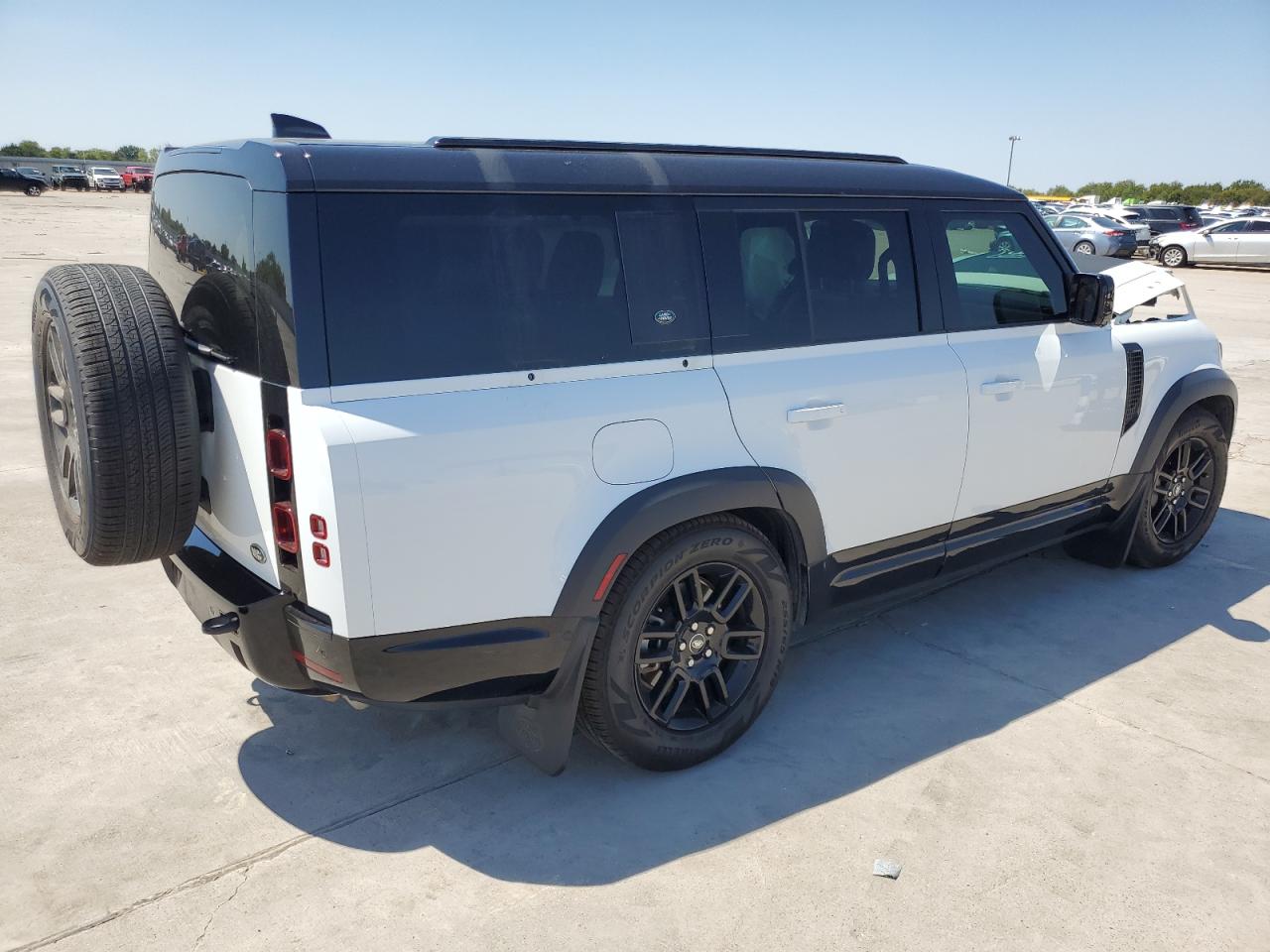 Image 3 of Land Rover Defender 130 X-Dynamic Se 2023 with VIN SALE2FEU9P2161694