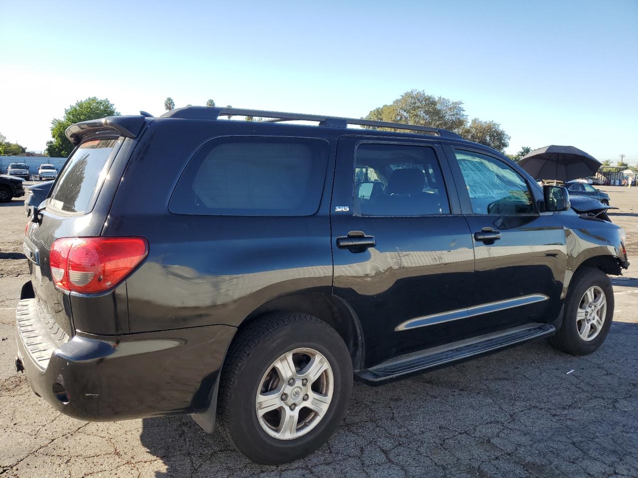 Image 3 of Toyota Sequoia Sr5 2010 with VIN 5TDZM5G19AS001055
