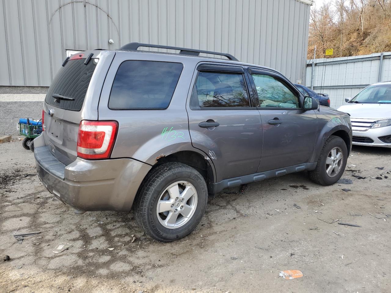 Image 3 of 2011 FORD ESCAPE XLT 2011 with VIN 1FMCU0D70BKA42566
