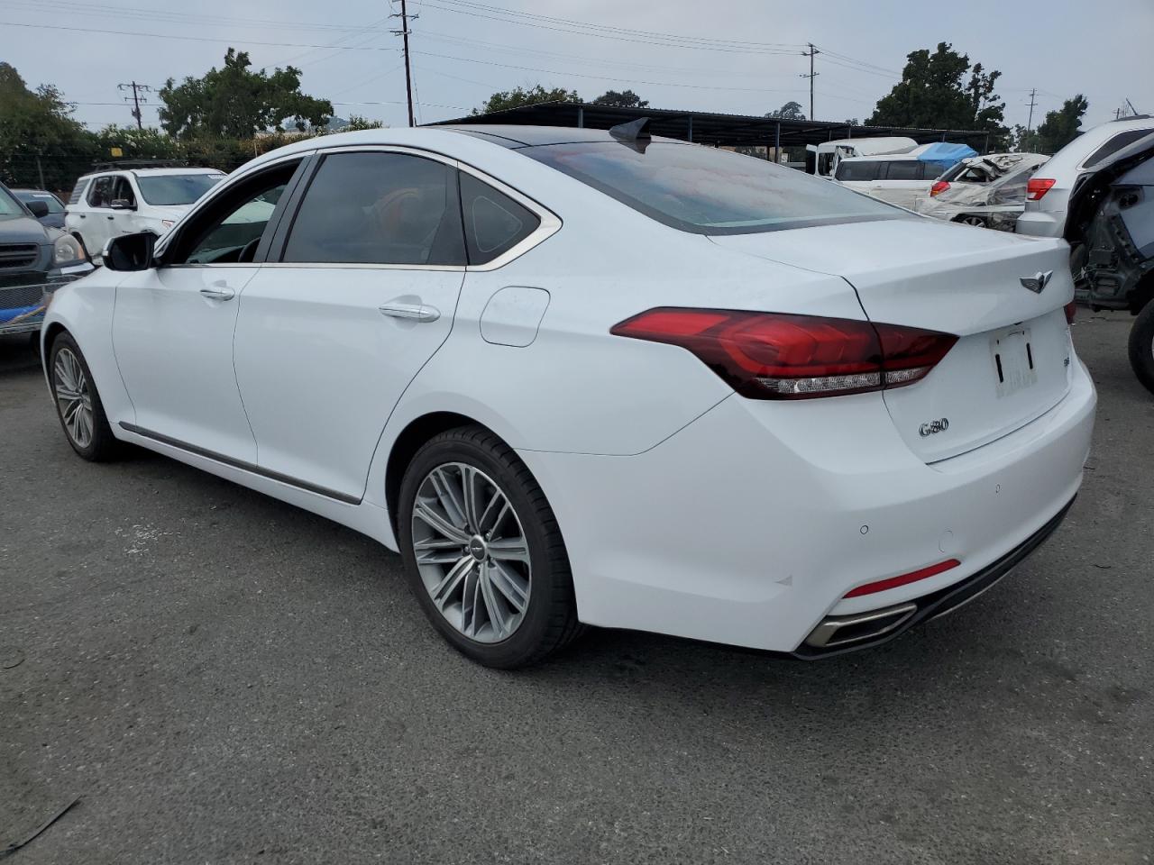Изображение 2 2018 GENESIS G80 BASE 2018 с VIN KMHGN4JE0JU257635