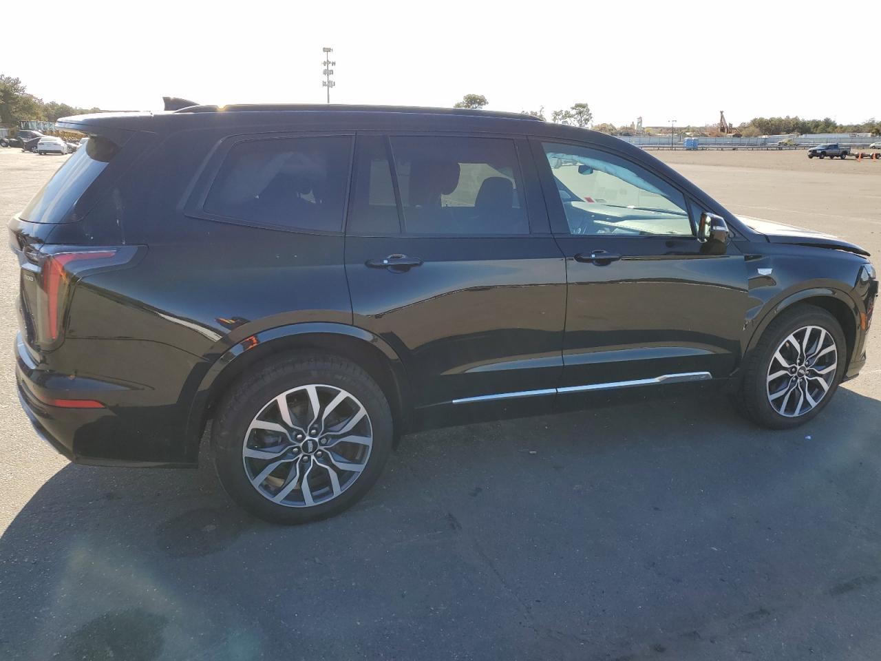 Изображение 3 2021 CADILLAC XT6 SPORT 2021 с VIN 1GYKPGRS8MZ215672