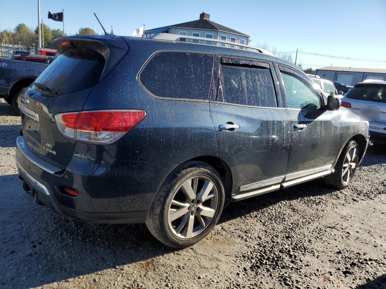 Image 3 of 2014 NISSAN PATHFINDER S 2014 with VIN 5N1AR2MMXEC615420