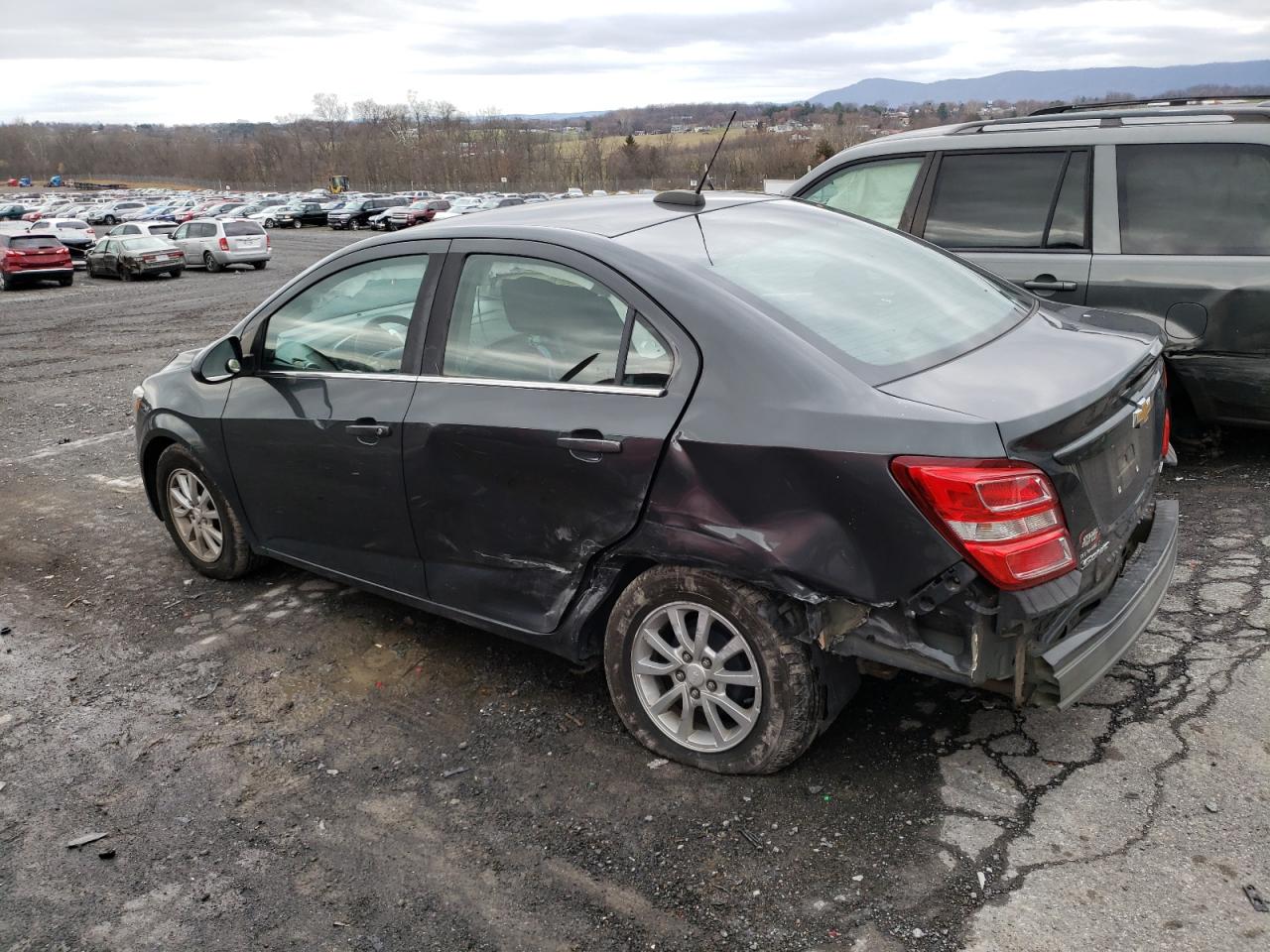 Изображение 2 Chevrolet Sonic Lt 2017 с VIN 1G1JD5SH2H4121196