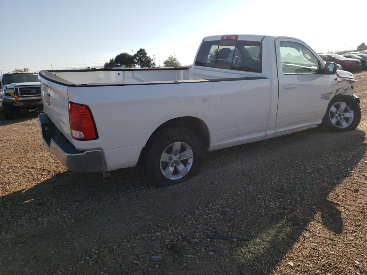 Obraz 3 z 2019 RAM 1500 CLASSIC SLT 2019 z VIN 3C6JR7ET2KG667650
