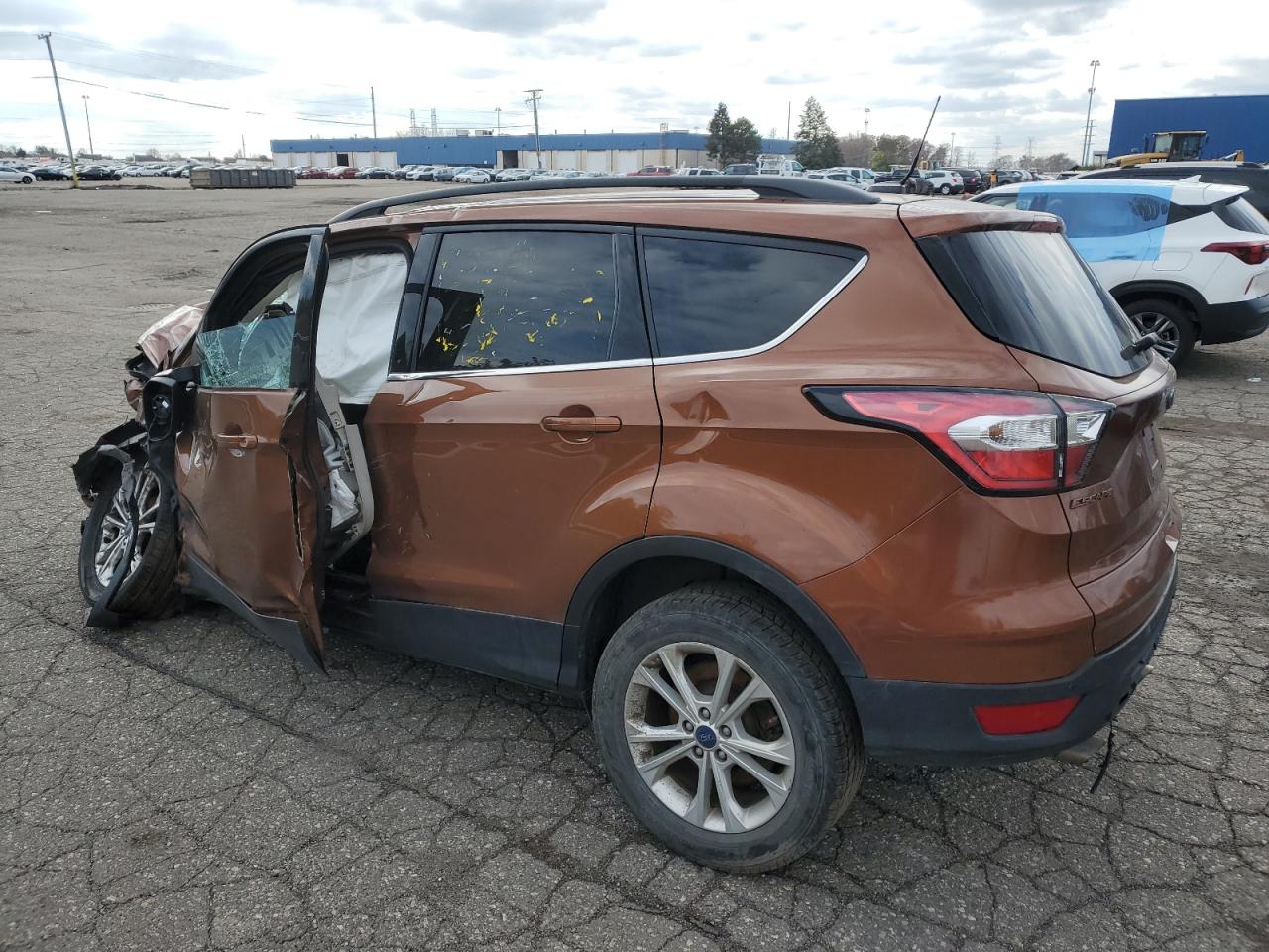 Изображение 2 2017 FORD ESCAPE SE 2017 с VIN 1FMCU0GD3HUB77779