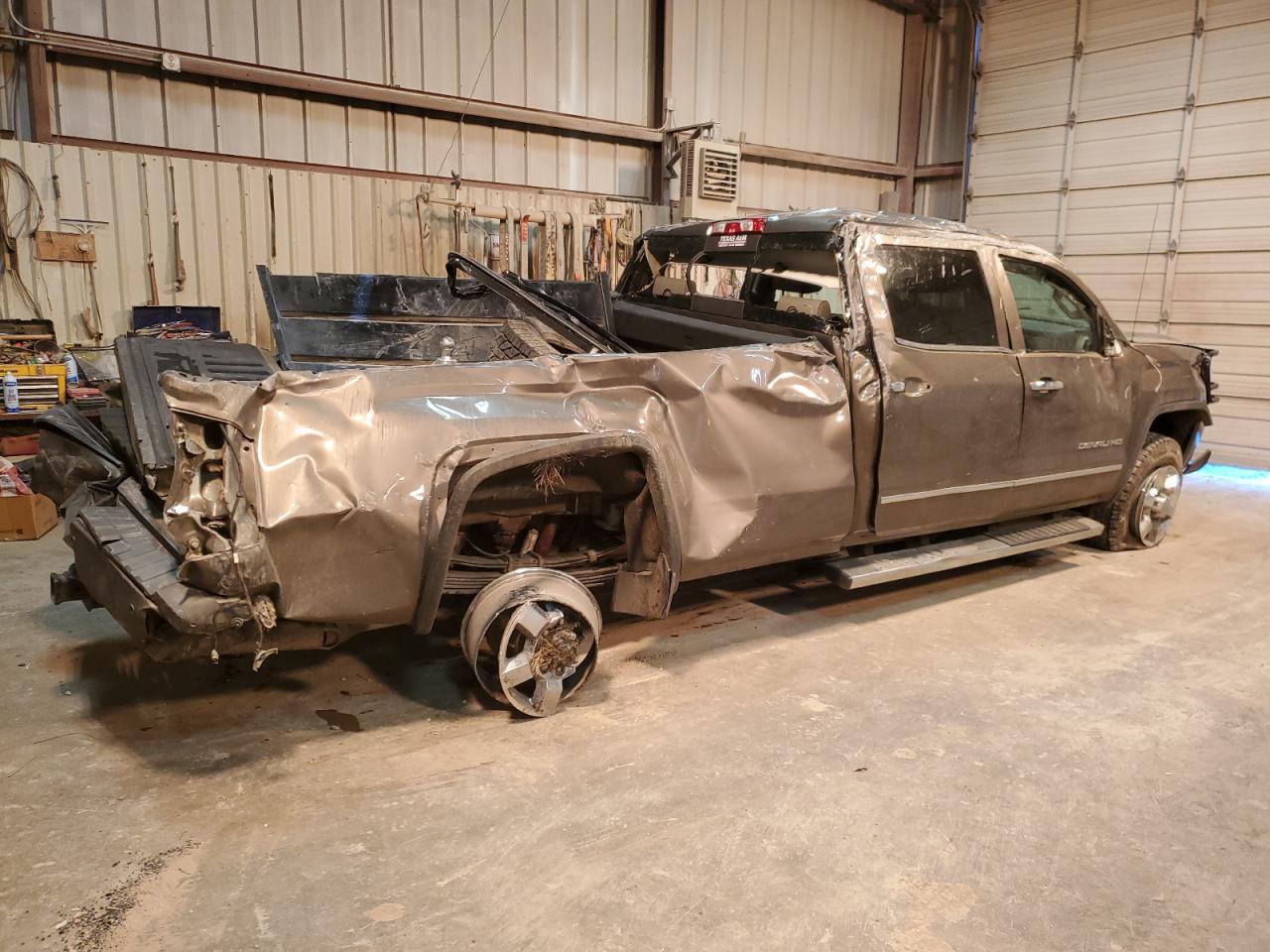 Image 3 of 2015 GMC SIERRA K3500 DENALI 2015 with VIN 1GT424E84FF550910