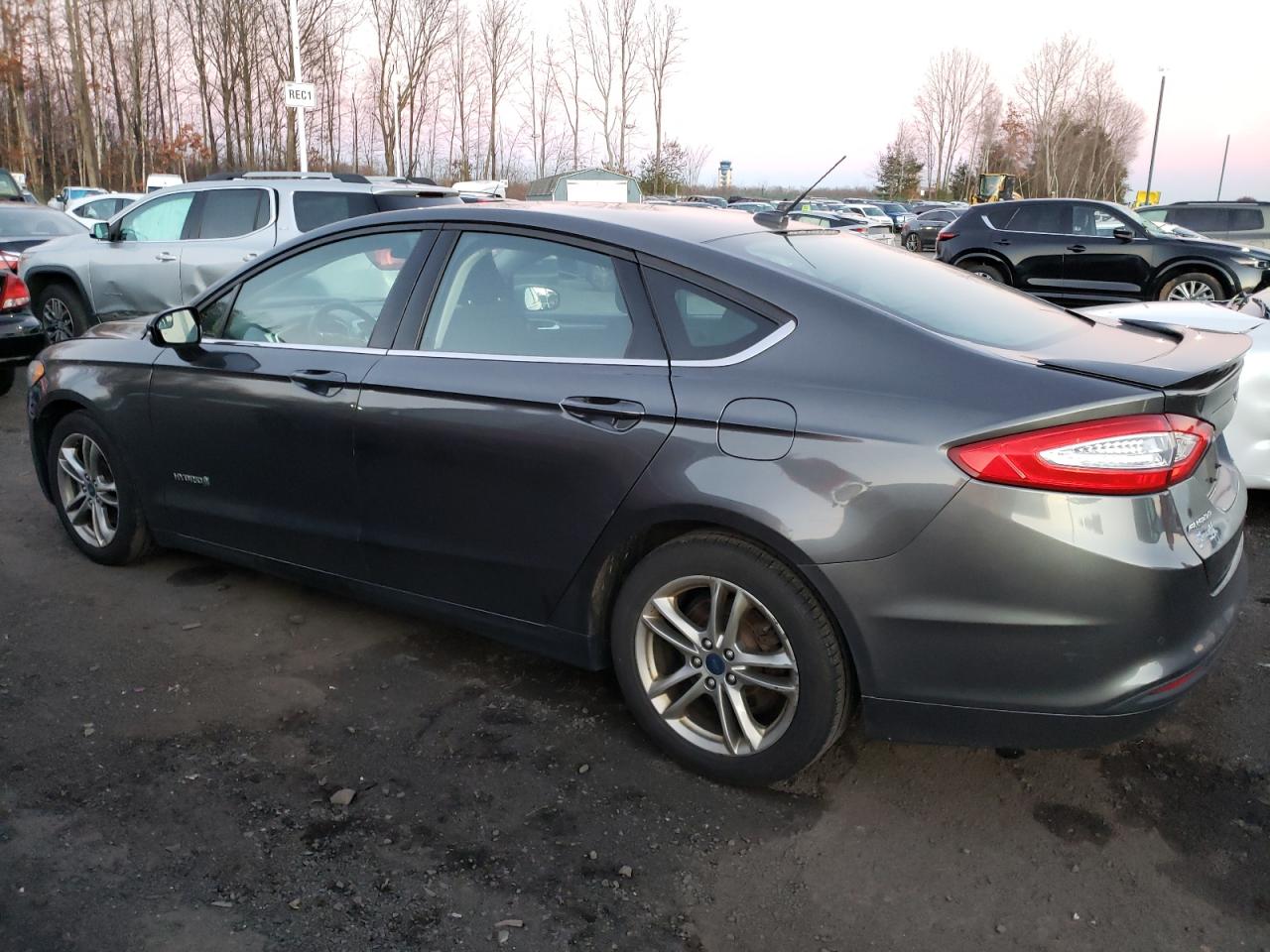 Image 2 of 2016 FORD FUSION SE HYBRID 2016 with VIN 3FA6P0LU8GR108306