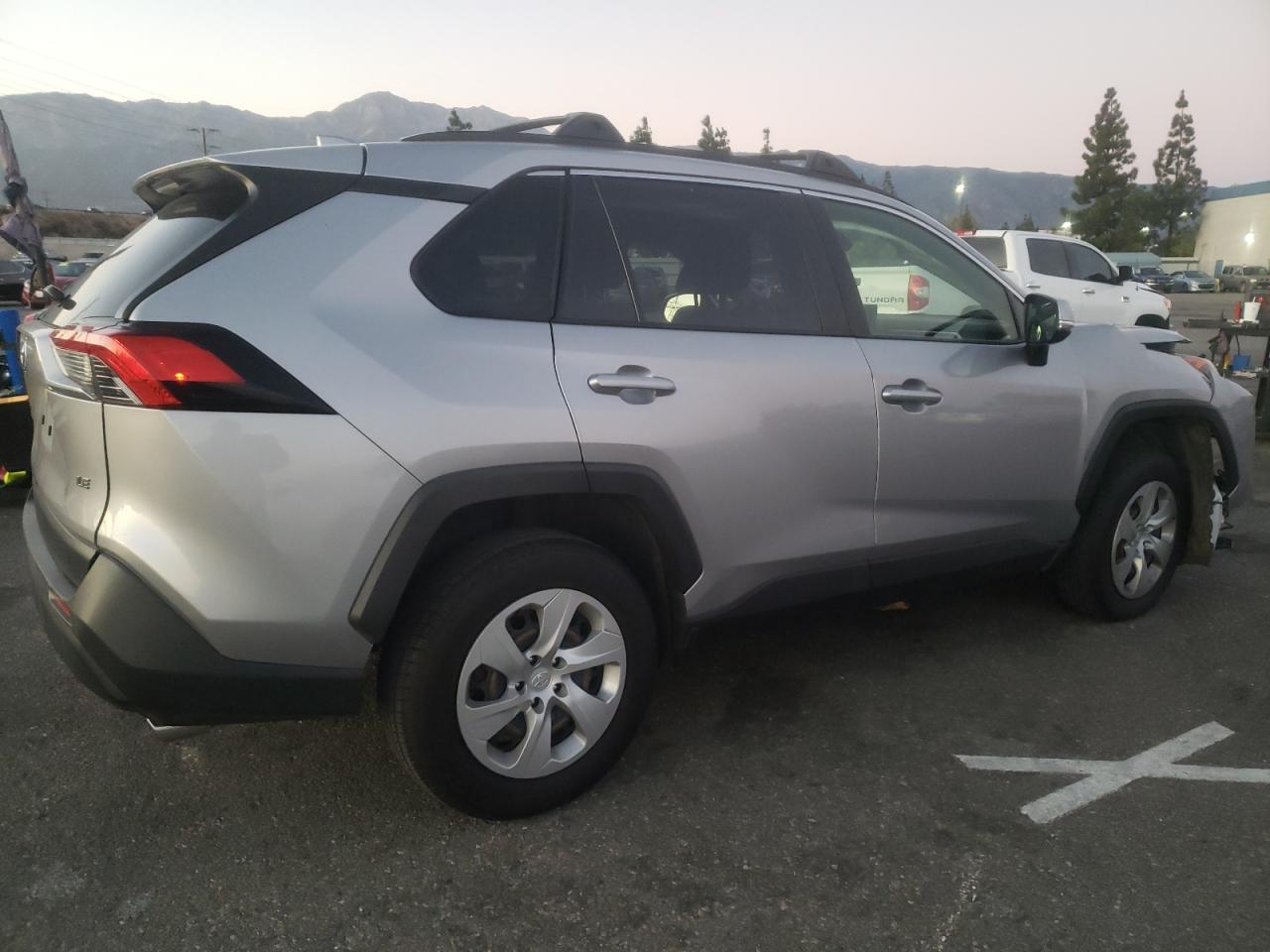 Image 3 of 2019 TOYOTA RAV4 LE 2019 with VIN JTMK1RFV2KD006701