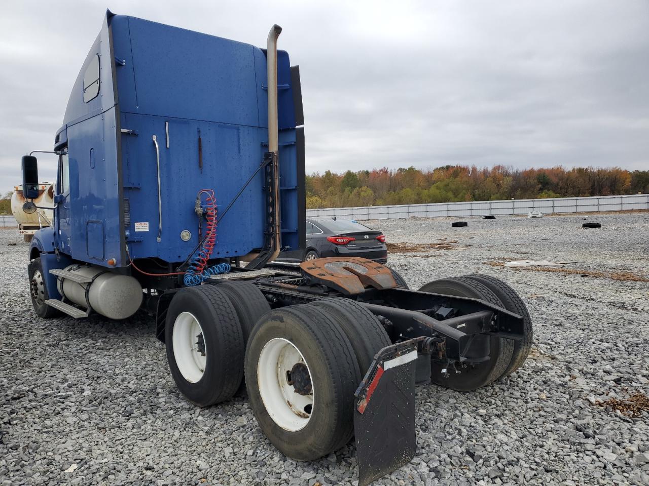 Image 3 of 2011 FREIGHTLINER CONVENTIONAL COLUMBIA 2011 with VIN 1FUJA6CK7BDAW3993