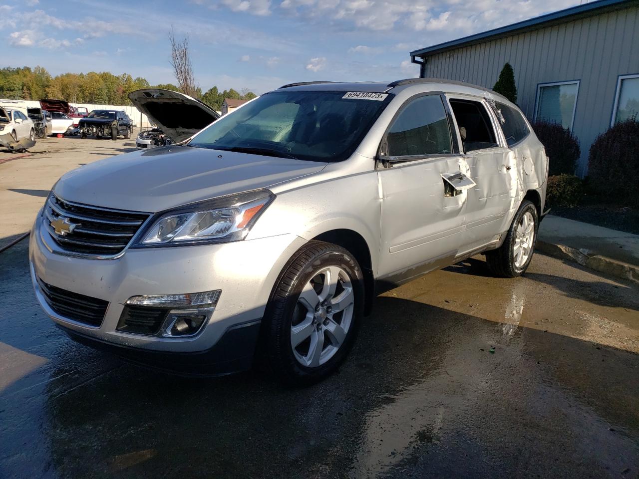 Image 1 of 2017 CHEVROLET TRAVERSE LT 2017 with VIN 1GNKRGKD3HJ228658