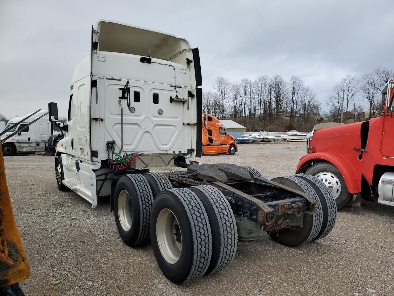 Image 3 of 2015 FREIGHTLINER CASCADIA 125  2015 with VIN 1FUJGLDV2FLGA3859