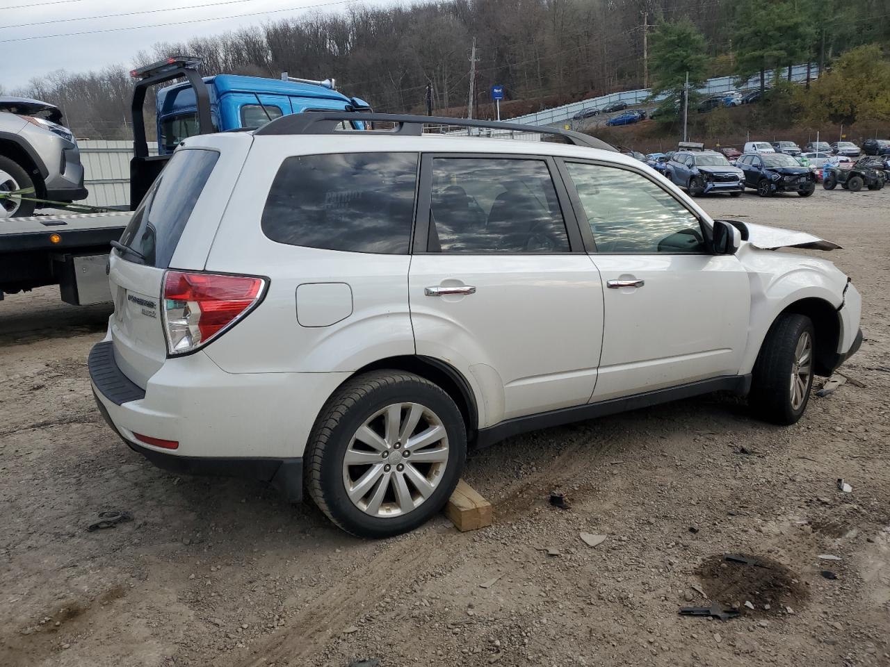Image 3 of 2011 SUBARU FORESTER 2.5X PREMIUM 2011 with VIN JF2SHADC3BH714643