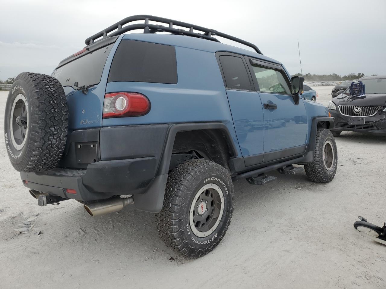 Изображение 3 2014 TOYOTA FJ CRUISER  2014 с VIN JTEBU4BF2EK194124