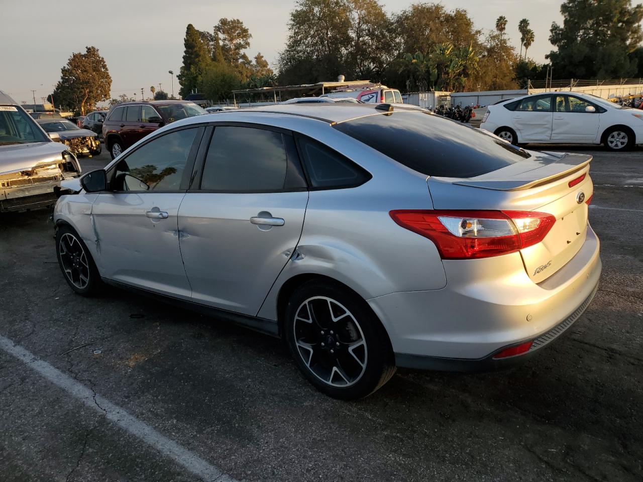 Image 2 of 2013 FORD FOCUS SE 2013 with VIN 1FADP3F29DL374446