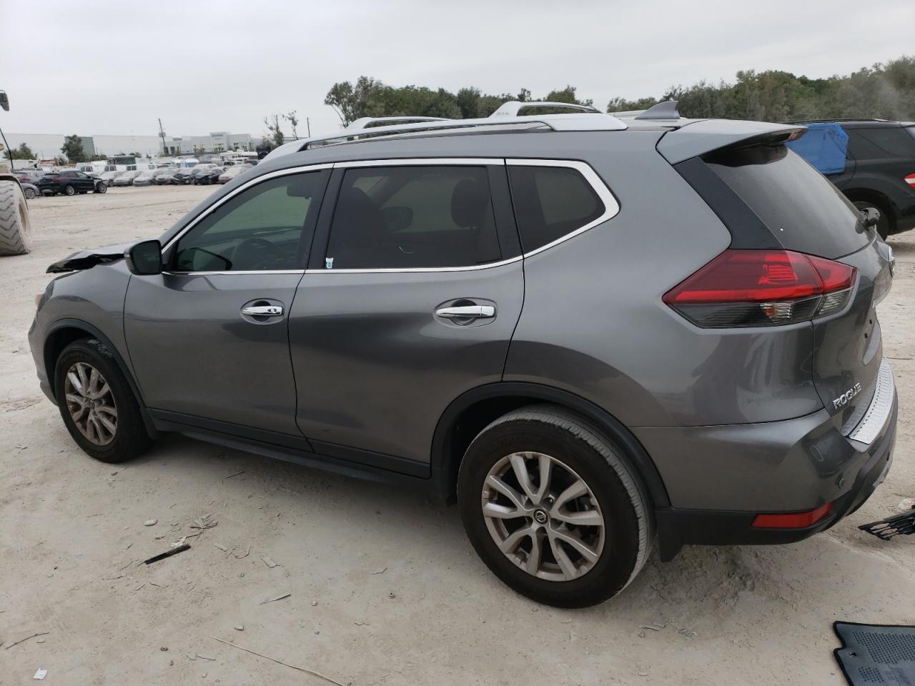 Obraz 2 z 2020 NISSAN ROGUE S 2020 z VIN KNMAT2MTXLP531486
