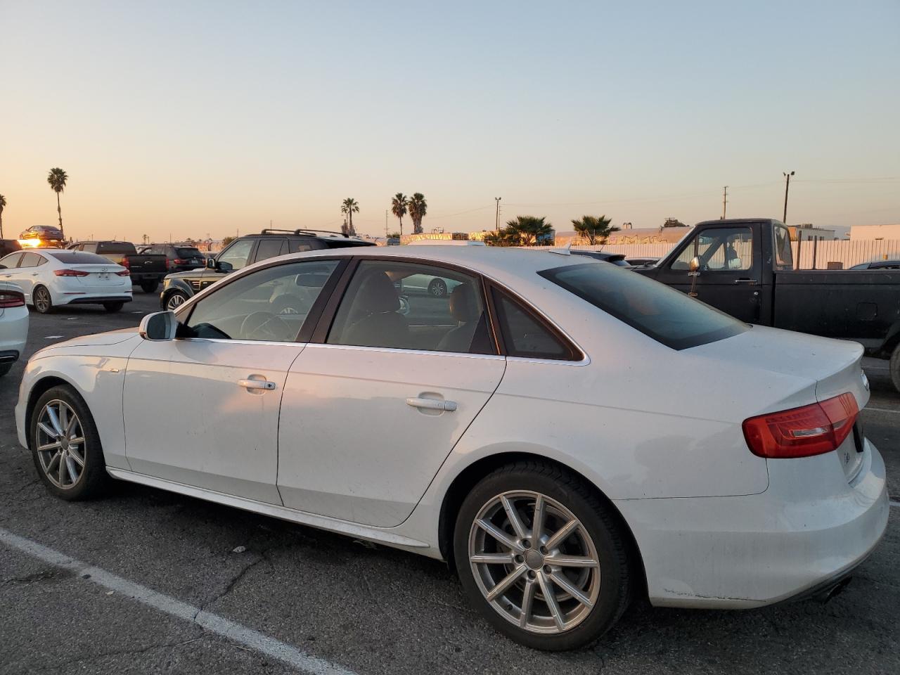 Obraz 2 z 2016 AUDI A4 PREMIUM S-LINE 2016 z VIN WAUAFAFL9GN016847