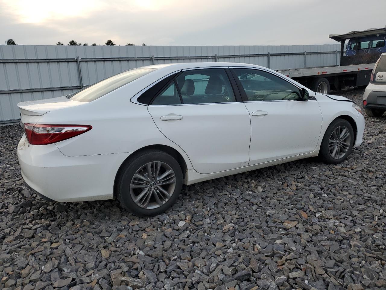 Obraz 3 z 2015 TOYOTA CAMRY LE 2015 z VIN 4T1BF1FK9FU497620