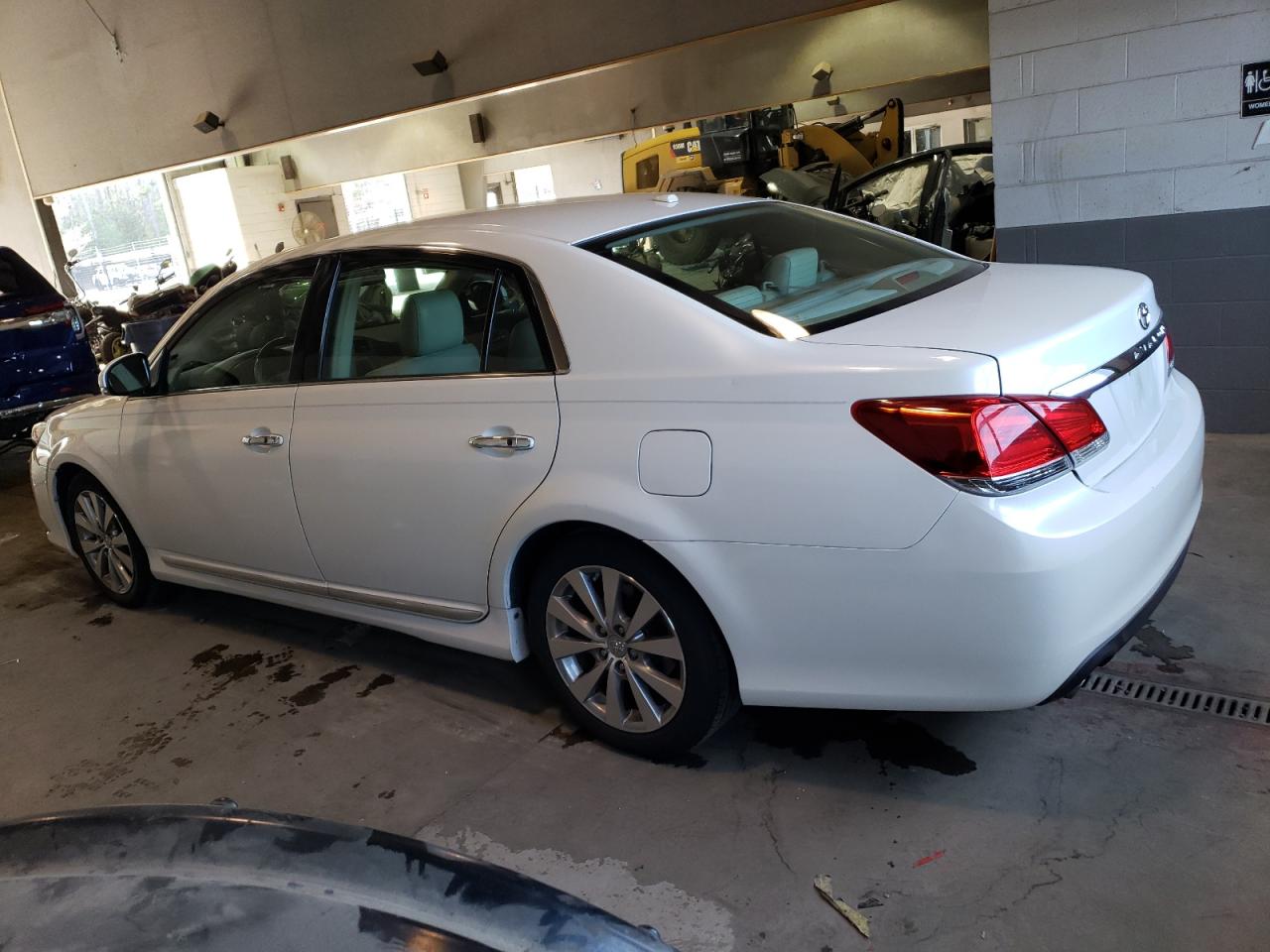 Obraz 2 z 2011 TOYOTA AVALON BASE 2011 z VIN 4T1BK3DB8BU391762