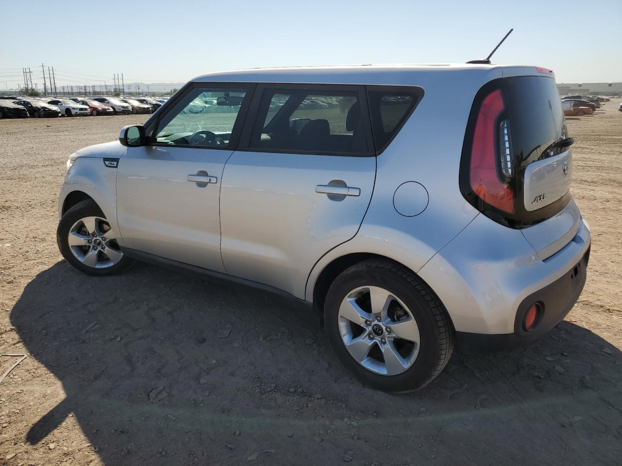 Obraz 2 z Kia Soul 2017 z VIN KNDJN2A25H7445760