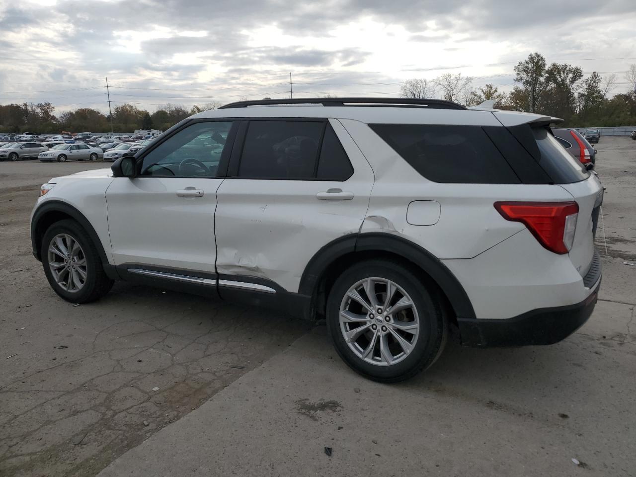 Image 2 of 2020 FORD EXPLORER XLT 2020 with VIN 1FMSK8DH6LGA51270