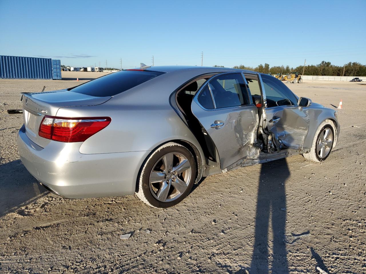 Image 3 of 2010 LEXUS LS 460L 2010 with VIN JTHGL5EF3A5038552