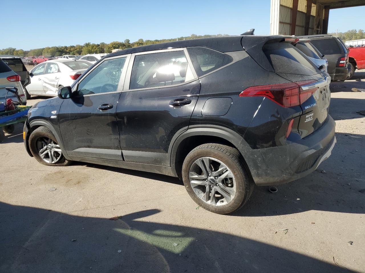 Image 2 of 2023 KIA SELTOS LX 2023 with VIN KNDEPCAAXP7388348