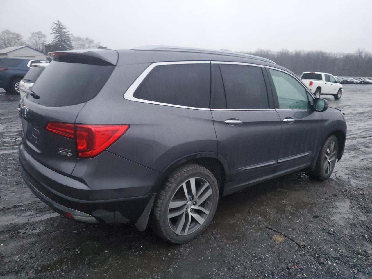 Image 3 of 2017 HONDA PILOT ELITE 2017 with VIN 5FNYF6H02HB103944