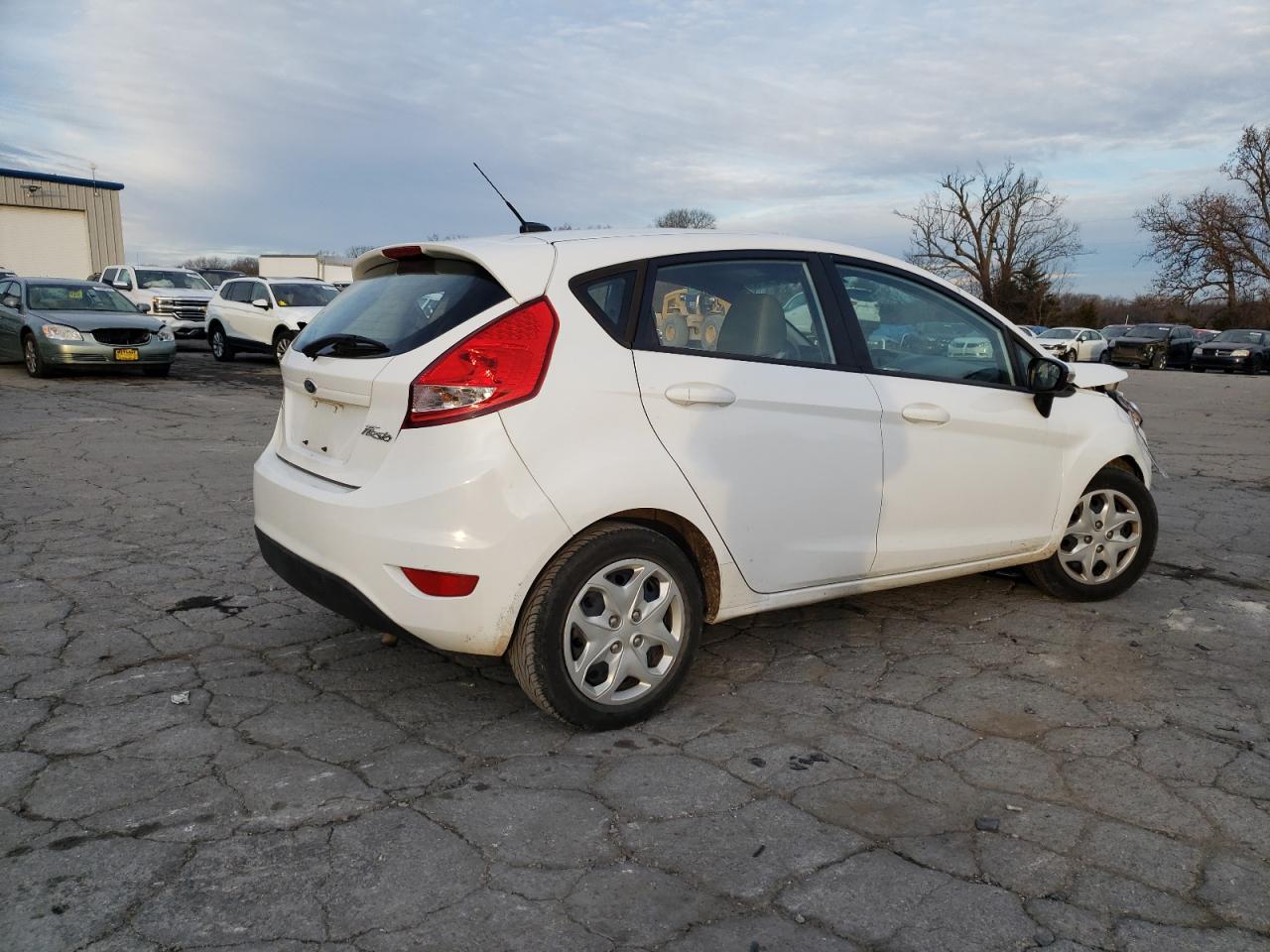 Изображение 3 2013 FORD FIESTA SE 2013 с VIN 3FADP4EJ3DM174174