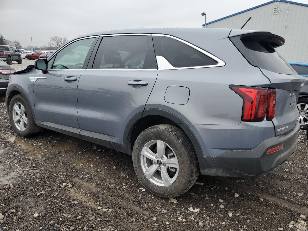 Изображение 2 2023 KIA SORENTO LX 2023 с VIN 5XYRG4LC6PG193341