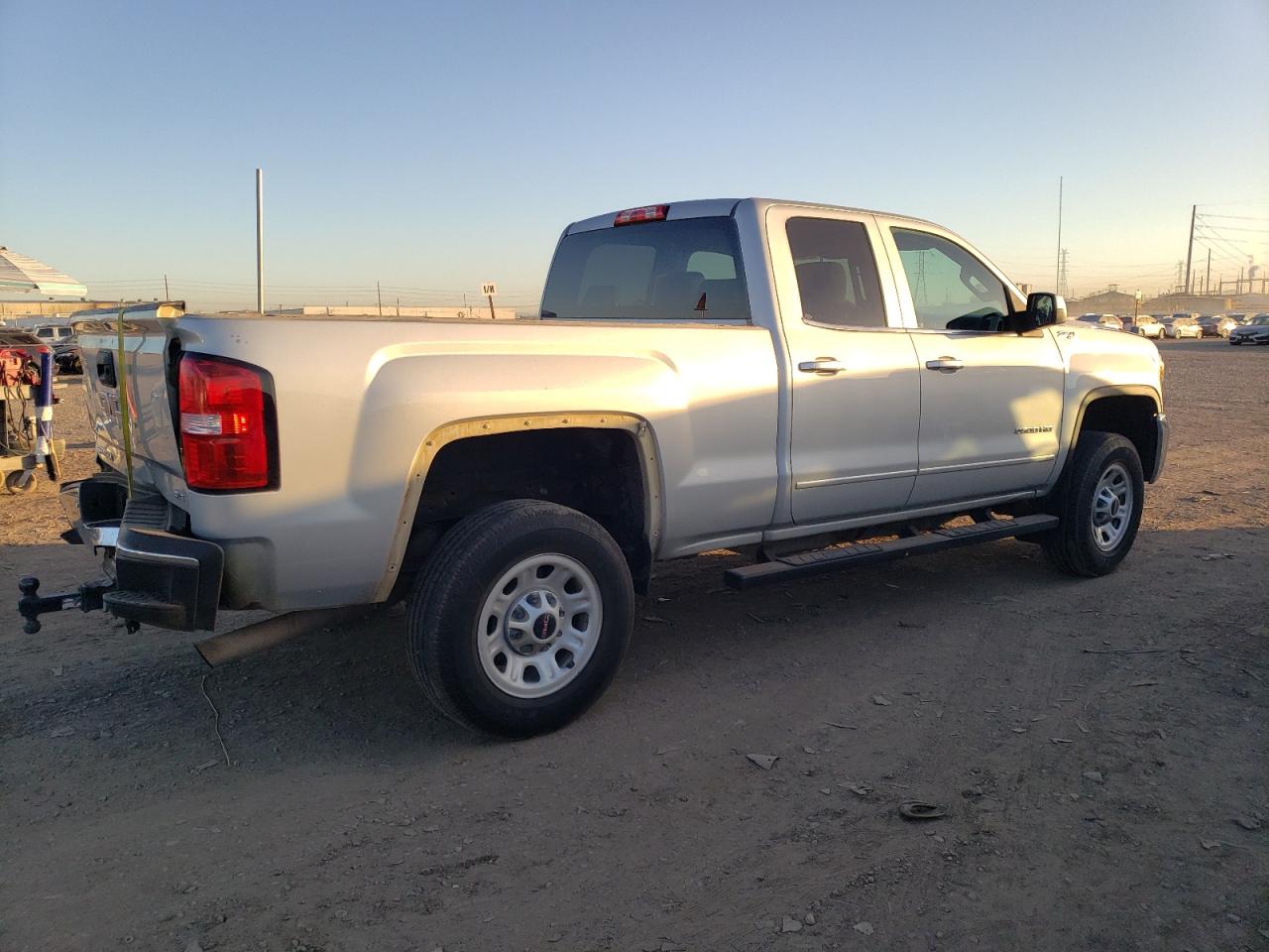 Image 3 of 2018 GMC SIERRA K2500 SLE 2018 with VIN 1GT22SEG3JZ298416