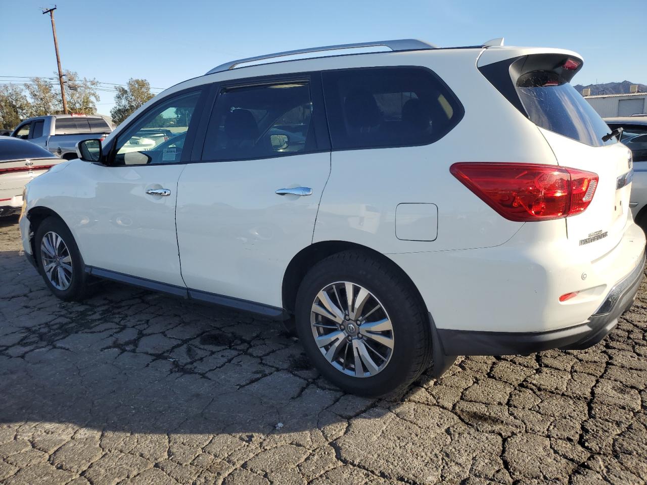 Obraz 2 z 2019 NISSAN PATHFINDER S 2019 z VIN 5N1DR2MNXKC621185