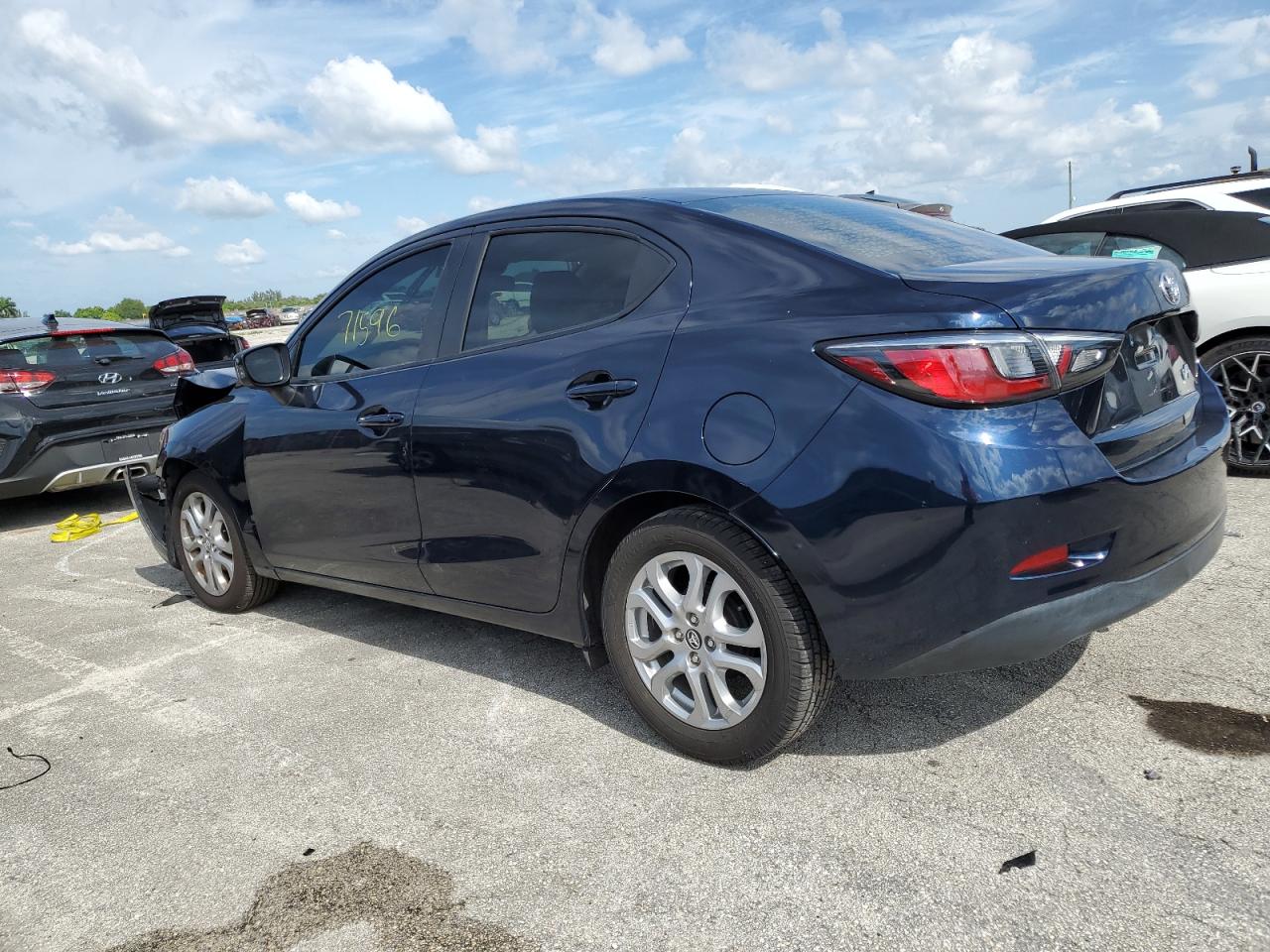 Obraz 2 z 2018 TOYOTA YARIS IA  2018 z VIN 3MYDLBYVXJY318379