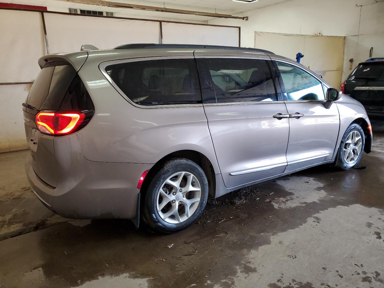 Изображение 3 2017 CHRYSLER PACIFICA TOURING L 2017 с VIN 2C4RC1BG3HR593143