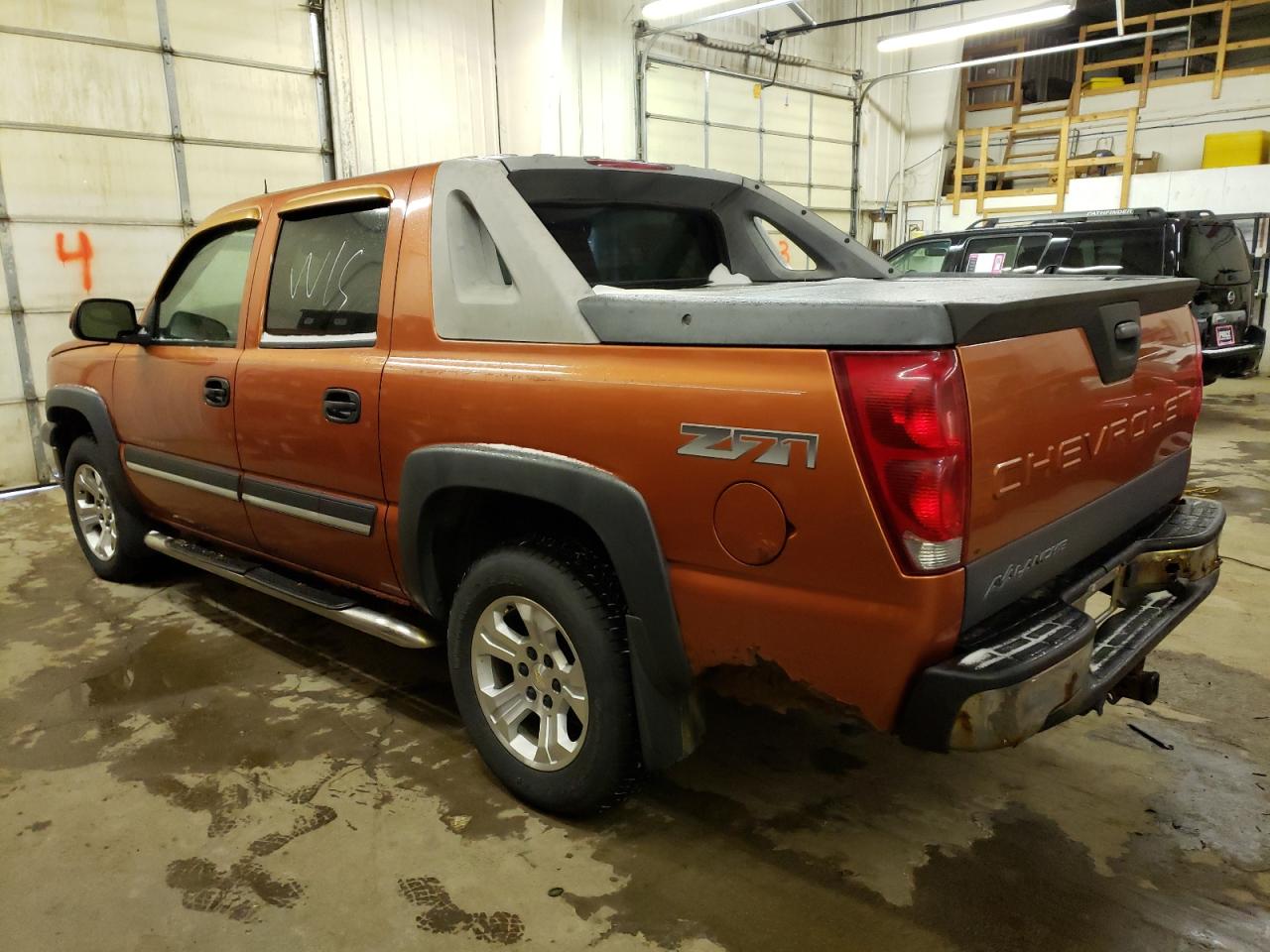 Изображение 2 2005 CHEVROLET AVALANCHE K1500 2005 с VIN 3GNEK12Z65G258910