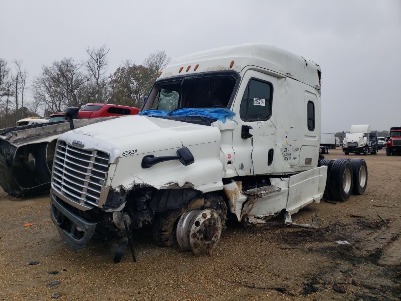 Image 2 of 2015 FREIGHTLINER CASCADIA 125  2015 with VIN 3AKJGLBG1FSGL6347