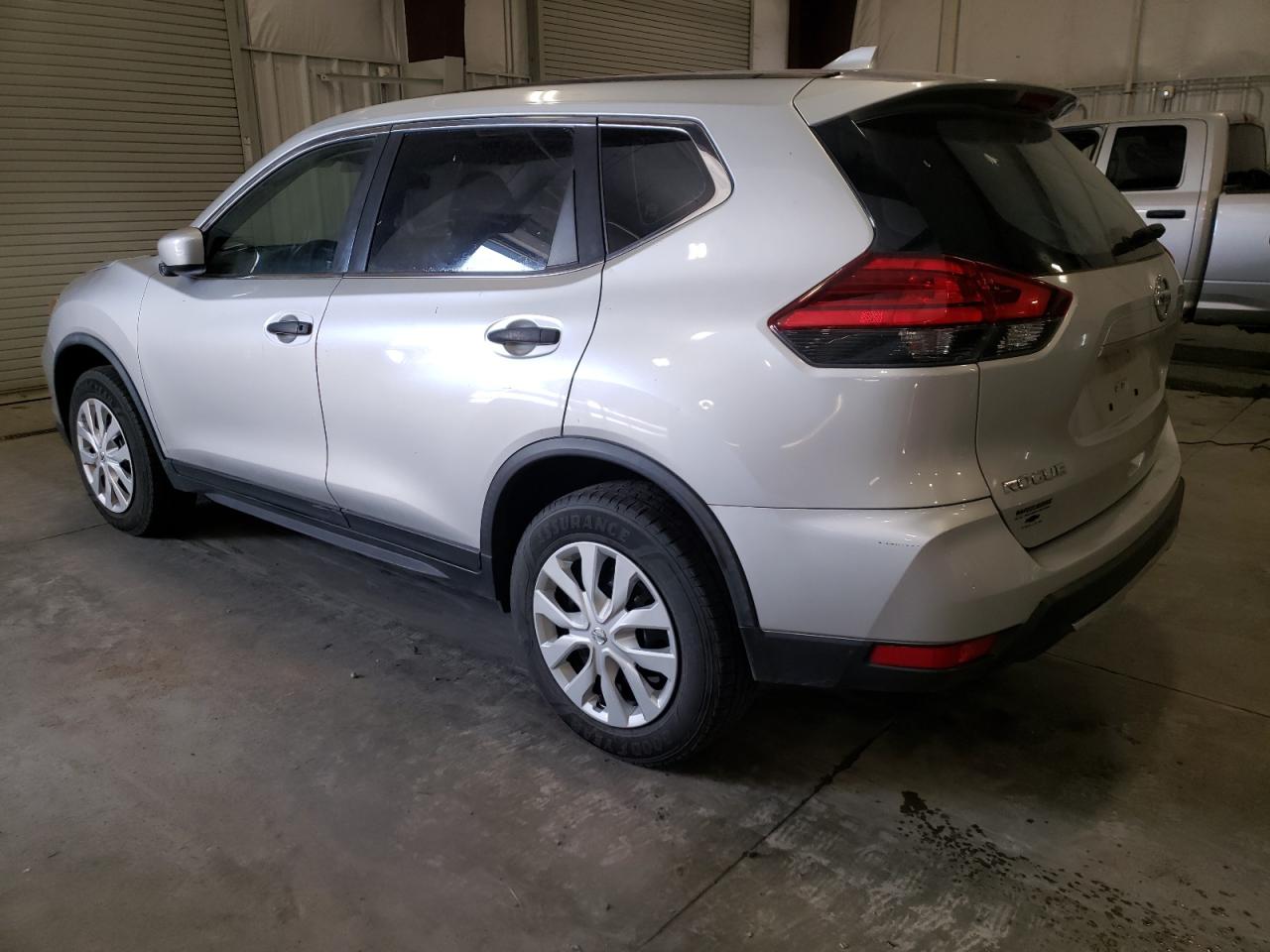 Obraz 2 z 2017 NISSAN ROGUE S 2017 z VIN JN8AT2MV6HW275639