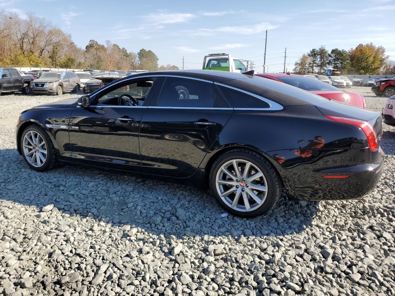 Изображение 2 2015 JAGUAR XJ  2015 с VIN SAJWA1CZ7F8V82312