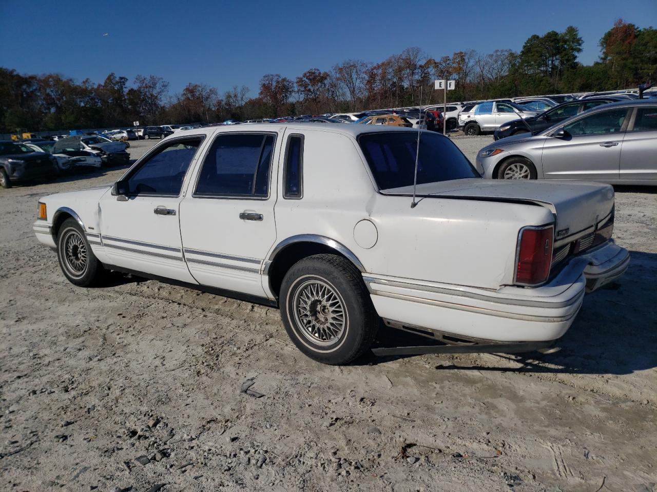 Image 2 of 1991 LINCOLN TOWN CAR EXECUTIVE 1991 with VIN 1LNCM81W4MY750930