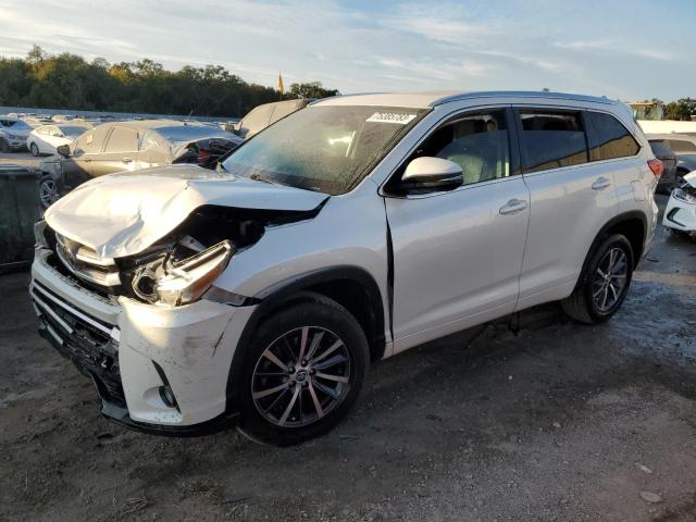 Image 1 of 2018 TOYOTA HIGHLANDER SE 2018 with VIN 5TDKZRFH2JS529903