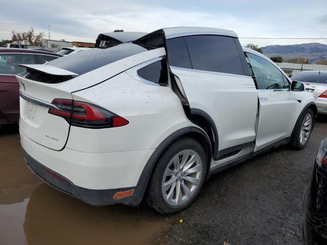 Obraz 3 z 2020 TESLA MODEL X  2020 z VIN 5YJXCAE24LF282235