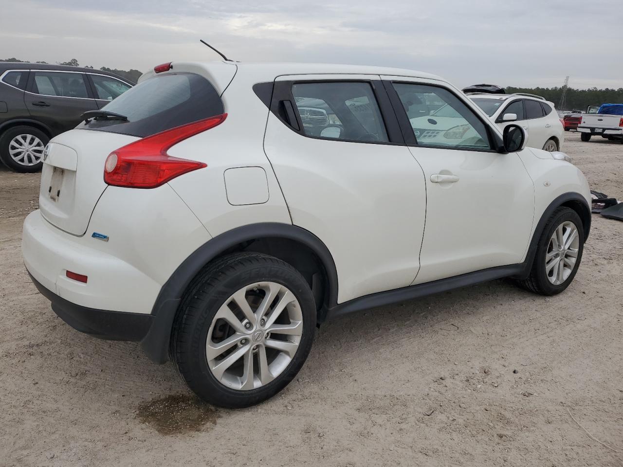 Изображение 3 2014 NISSAN JUKE S 2014 с VIN JN8AF5MR7ET454474