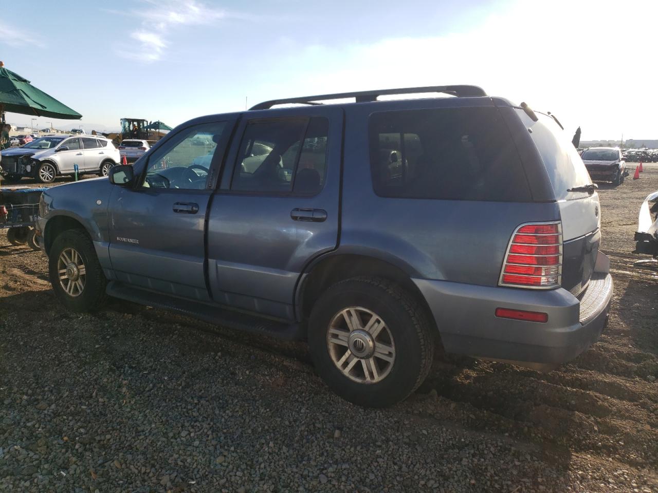 Image 2 of 2002 MERCURY MOUNTAINEER  2002 with VIN 4M2ZU86W52ZJ26420
