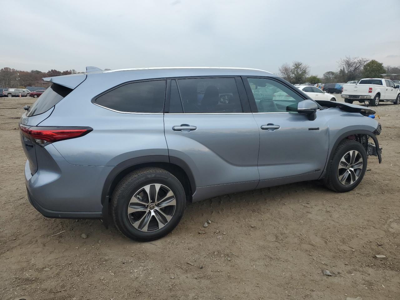 Obraz 3 z 2021 TOYOTA HIGHLANDER HYBRID XLE 2021 z VIN 5TDGBRCH5MS066402