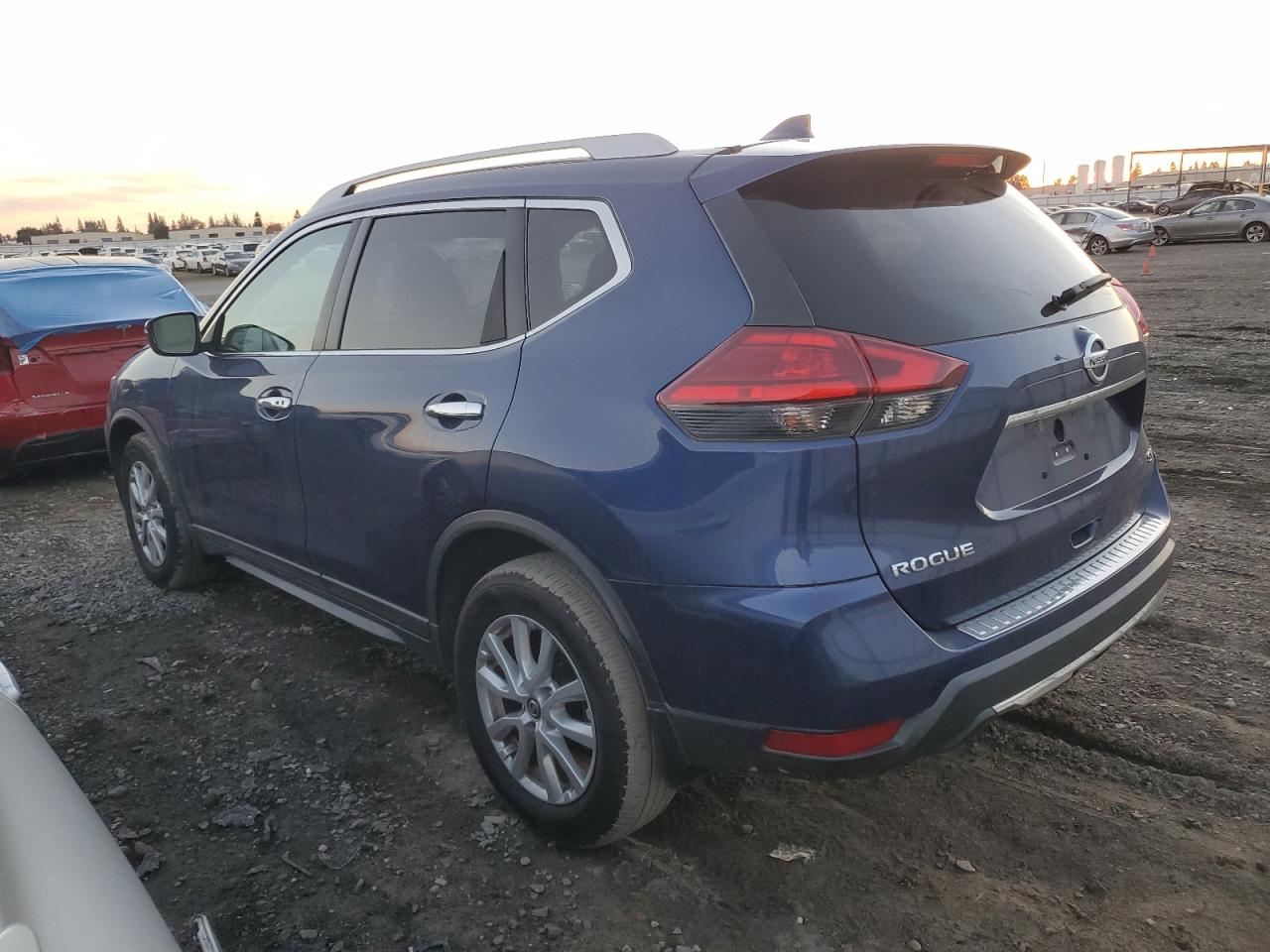 Изображение 2 2017 NISSAN ROGUE S 2017 с VIN 5N1AT2MT1HC830780